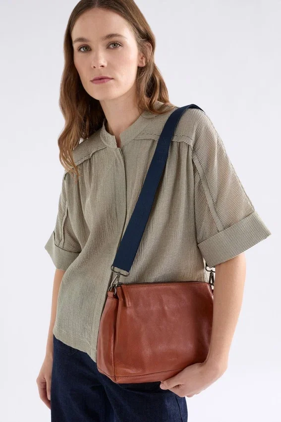 Veni Crossbody Bag Veni Crossbody Bag